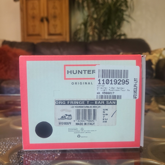 Hunter Original Fringe T-Bar Sandals NIB - Picture 7 of 7